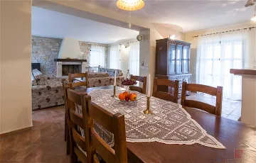 4-Bedroom Villa in Sveti Lovreč for 8 Guests