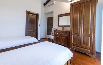 4-Bedroom Villa in Sveti Lovreč for 8 Guests