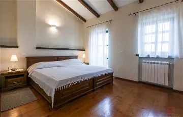 4-Bedroom Villa in Sveti Lovreč for 8 Guests
