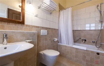 4-Bedroom Villa in Sveti Lovreč for 8 Guests