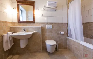 4-Bedroom Villa in Sveti Lovreč for 8 Guests