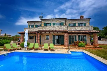 4-Bedroom Villa in Sveti Lovreč for 8 Guests