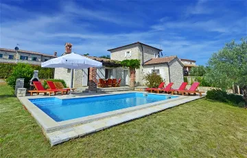 4-Bedroom Villa in Sveti Lovreč for 8 Guests