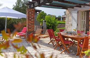 4-Bedroom Villa in Sveti Lovreč for 8 Guests