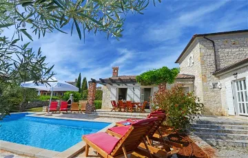 4-Bedroom Villa in Sveti Lovreč for 8 Guests