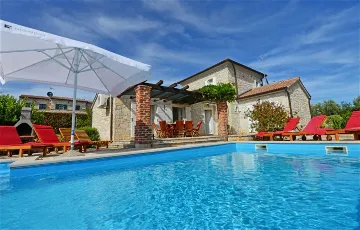 4-Bedroom Villa in Sveti Lovreč for 8 Guests