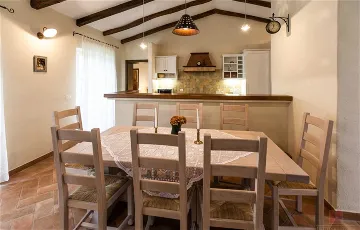 4-Bedroom Villa in Sveti Lovreč for 8 Guests