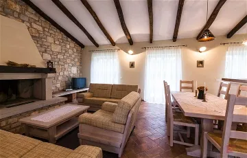 4-Bedroom Villa in Sveti Lovreč for 8 Guests
