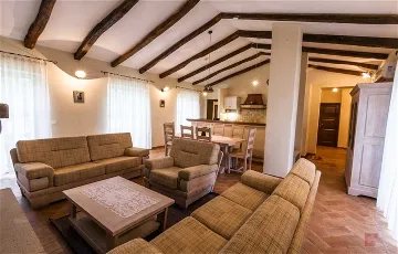 4-Bedroom Villa in Sveti Lovreč for 8 Guests