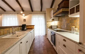 4-Bedroom Villa in Sveti Lovreč for 8 Guests
