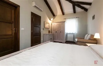 4-Bedroom Villa in Sveti Lovreč for 8 Guests