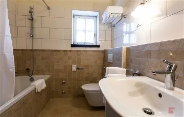 4-Bedroom Villa in Sveti Lovreč for 8 Guests