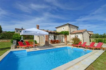 4-Bedroom Villa in Sveti Lovreč for 8 Guests