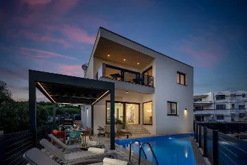 Air-Conditioned Villa in Vodice for Up to 10 Guests