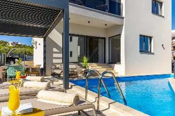 Air-Conditioned Villa in Vodice for Up to 10 Guests