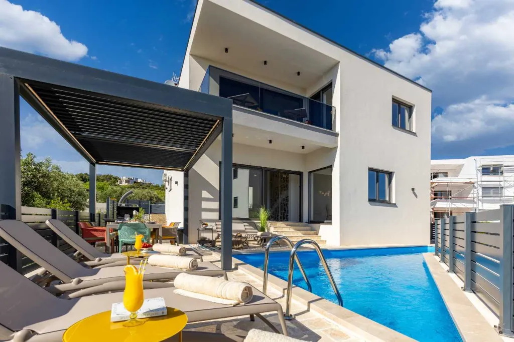 Air-Conditioned Villa in Vodice for Up to 10 Guests