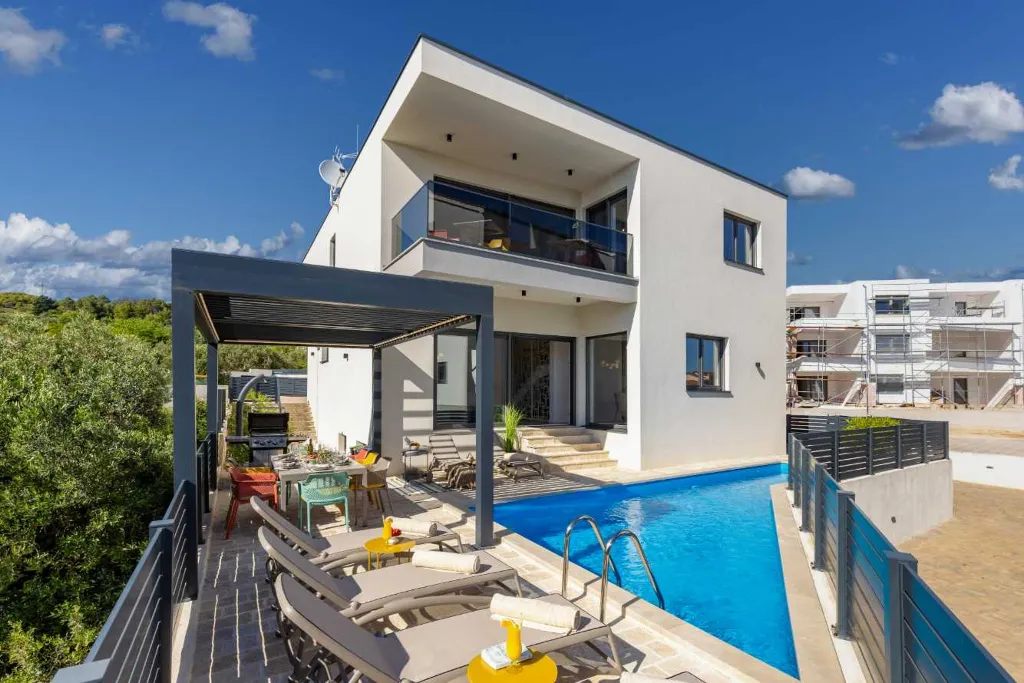 Air-Conditioned Villa in Vodice for Up to 10 Guests