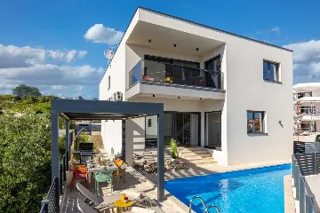 Air-Conditioned Villa in Vodice for Up to 10 Guests