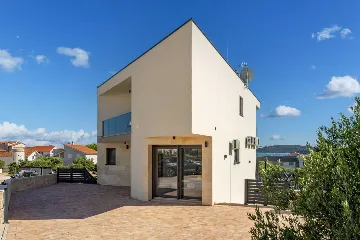 Air-Conditioned Villa in Vodice for Up to 10 Guests