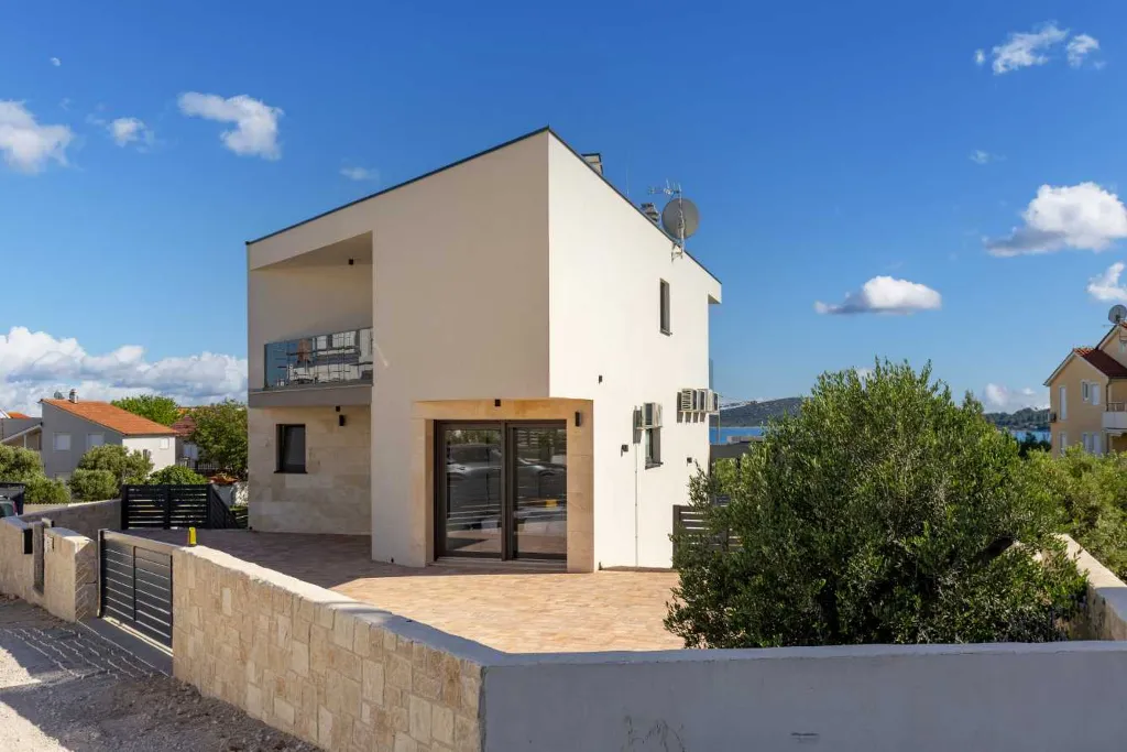 Air-Conditioned Villa in Vodice for Up to 10 Guests