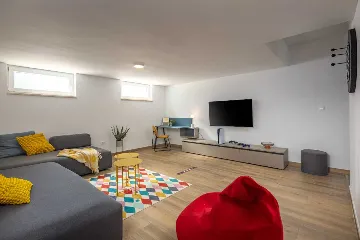 Air-Conditioned Villa in Vodice for Up to 10 Guests