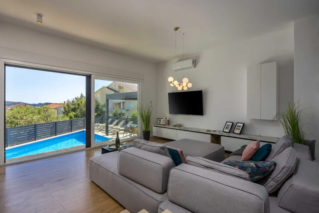 Air-Conditioned Villa in Vodice for Up to 10 Guests