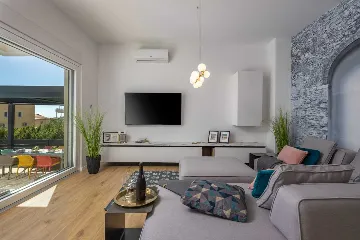 Air-Conditioned Villa in Vodice for Up to 10 Guests