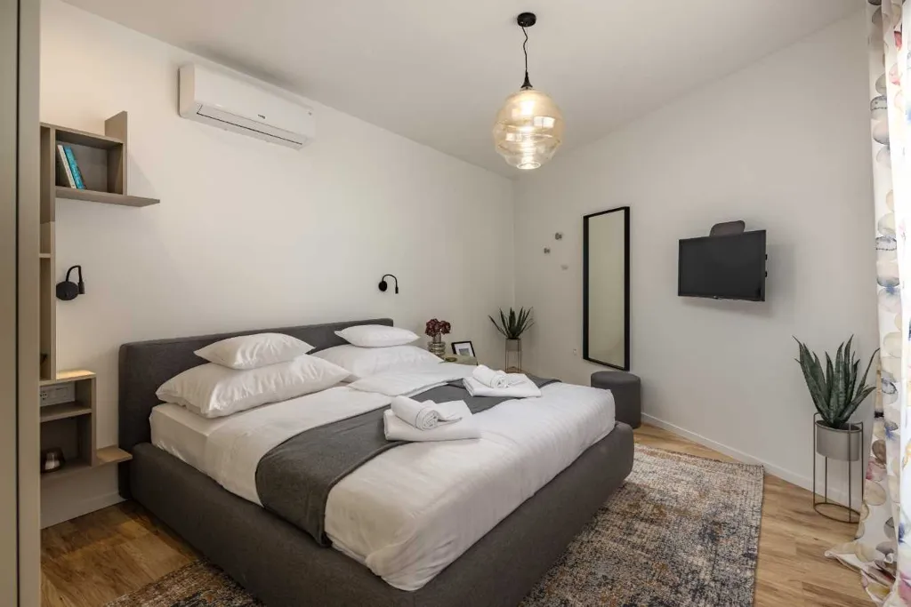 Air-Conditioned Villa in Vodice for Up to 10 Guests