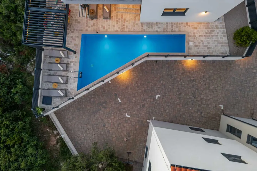 Air-Conditioned Villa in Vodice for Up to 10 Guests