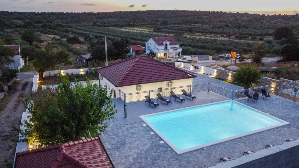 4-Bedroom House in Skradin Vačani for 8 Guests