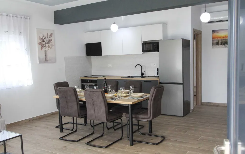 4-Bedroom House in Skradin Vačani for 8 Guests