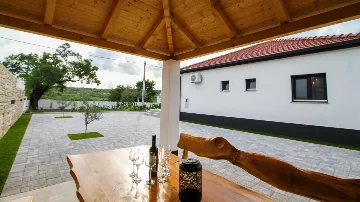 4-Bedroom House in Skradin Vačani for 8 Guests