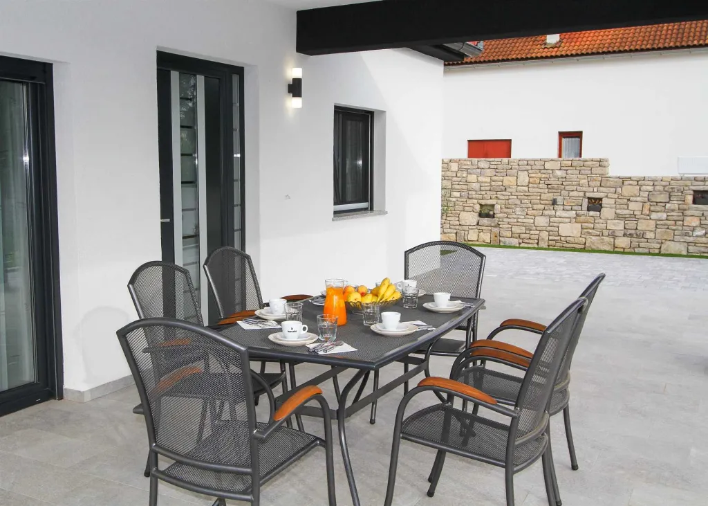 4-Bedroom House in Skradin Vačani for 8 Guests