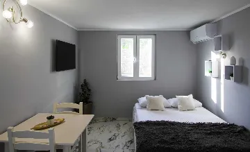 4-Bedroom House in Skradin Vačani for 8 Guests