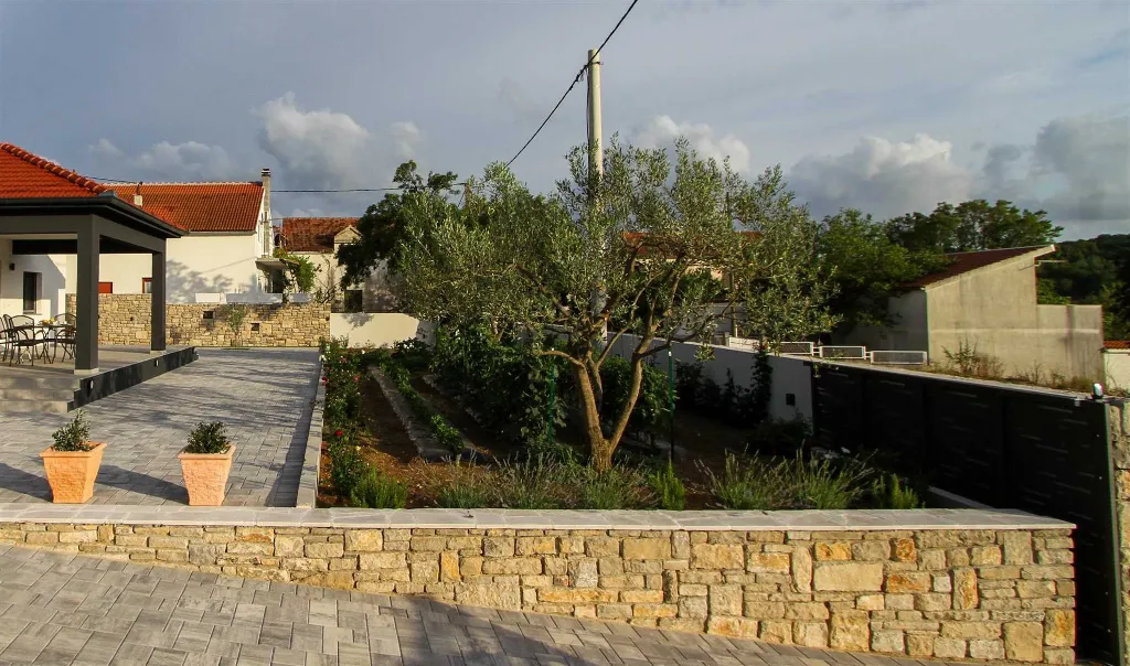 4-Bedroom House in Skradin Vačani for 8 Guests
