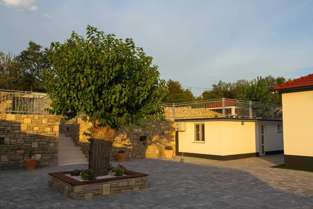4-Bedroom House in Skradin Vačani for 8 Guests