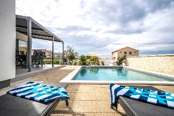 4-Bedroom House in Šibenik for Up to 8 Guests