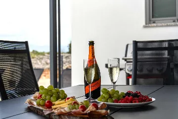 4-Bedroom House in Šibenik for Up to 8 Guests