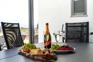 4-Bedroom House in Šibenik for Up to 8 Guests