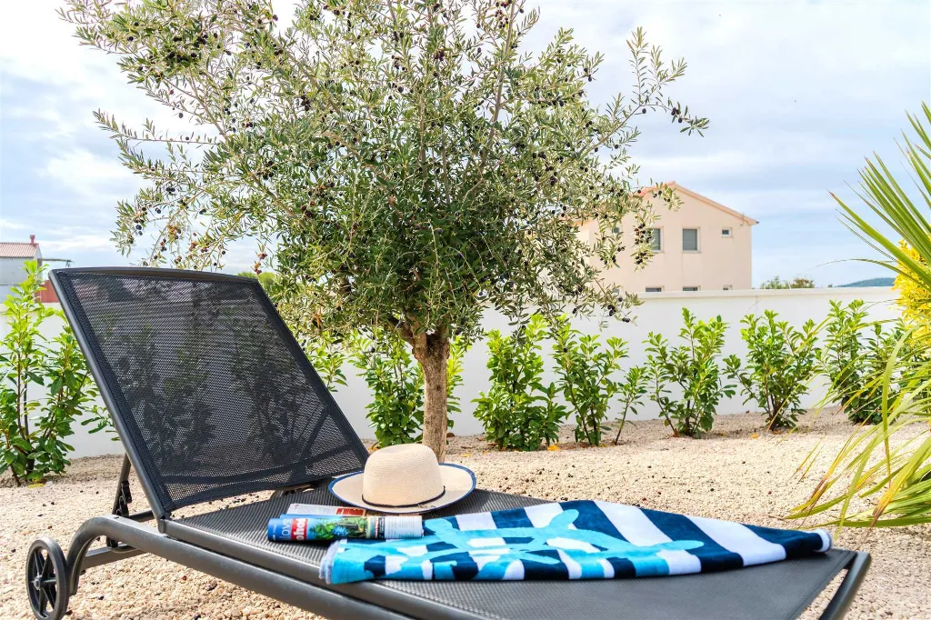 4-Bedroom House in Šibenik for Up to 8 Guests