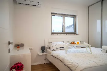 4-Bedroom House in Šibenik for Up to 8 Guests