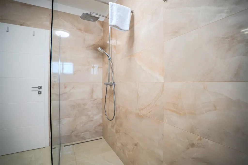 4-Bedroom House in Šibenik for Up to 8 Guests
