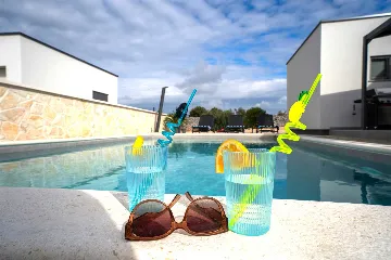 4-Bedroom House in Šibenik for Up to 8 Guests