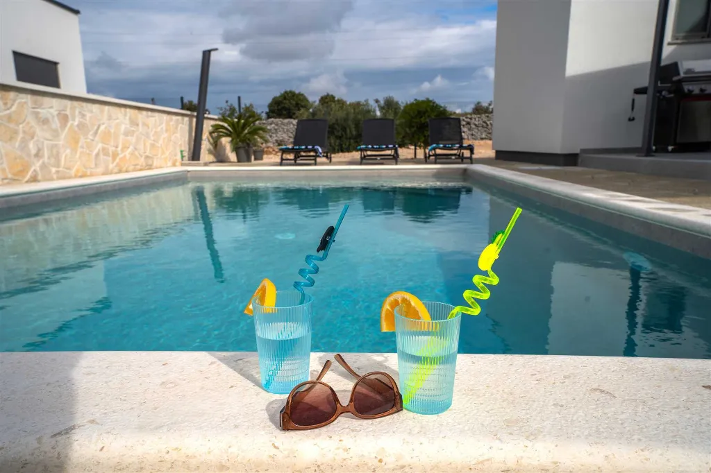 4-Bedroom House in Šibenik for Up to 8 Guests