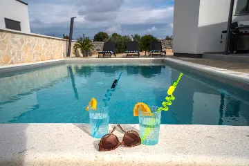 4-Bedroom House in Šibenik for Up to 8 Guests