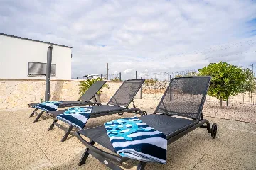 4-Bedroom House in Šibenik for Up to 8 Guests