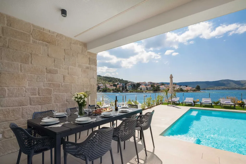 6-Bedroom Villa in Primošten for Up to 12