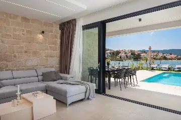 6-Bedroom Villa in Primošten for Up to 12