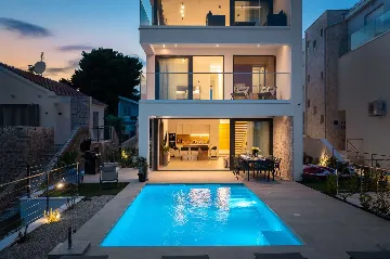 6-Bedroom Villa in Primošten for Up to 12