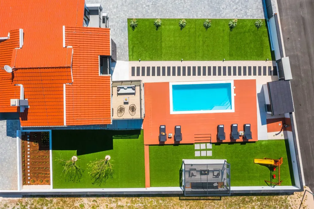 Villa with Swimming Pool and Sauna in Skradin